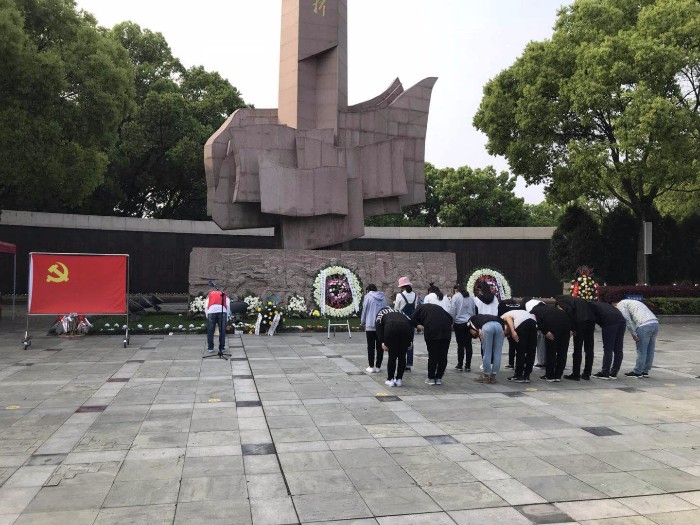缅怀默哀1.jpg