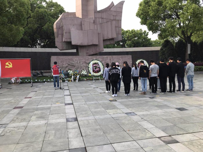 缅怀默哀2.jpg