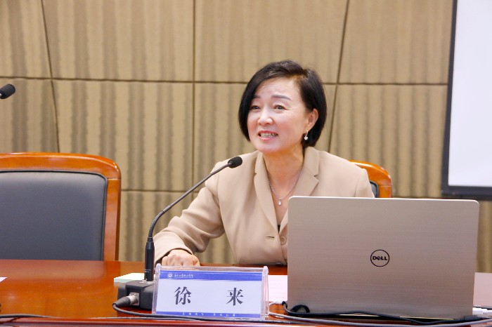 徐来教授讲课.jpg