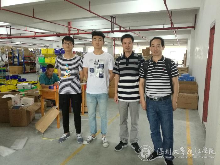 学院领导、老师走访学生实训所在荣麒公司.jpg