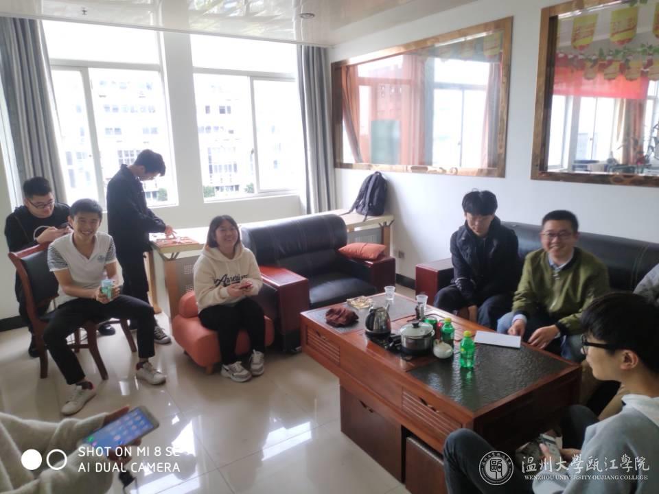 郑冬松老师走访学生实训所在丹源公司.jpg