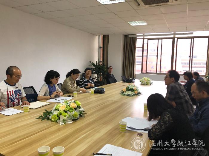观摩研讨会现场1.jpg