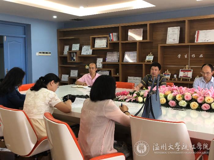 观摩研讨会现场2.jpg