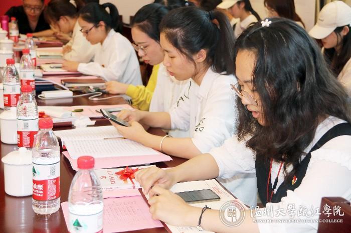 全体党支部书记学习现场.jpg