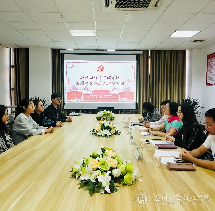 答辩现场.jpg