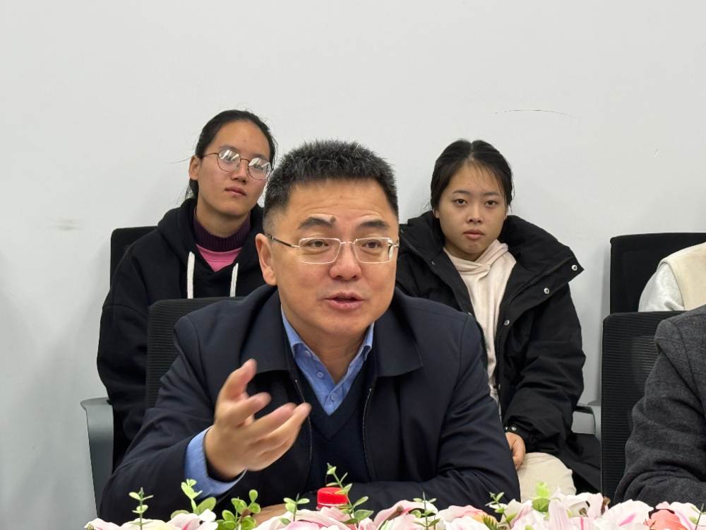 吕书记.JPG