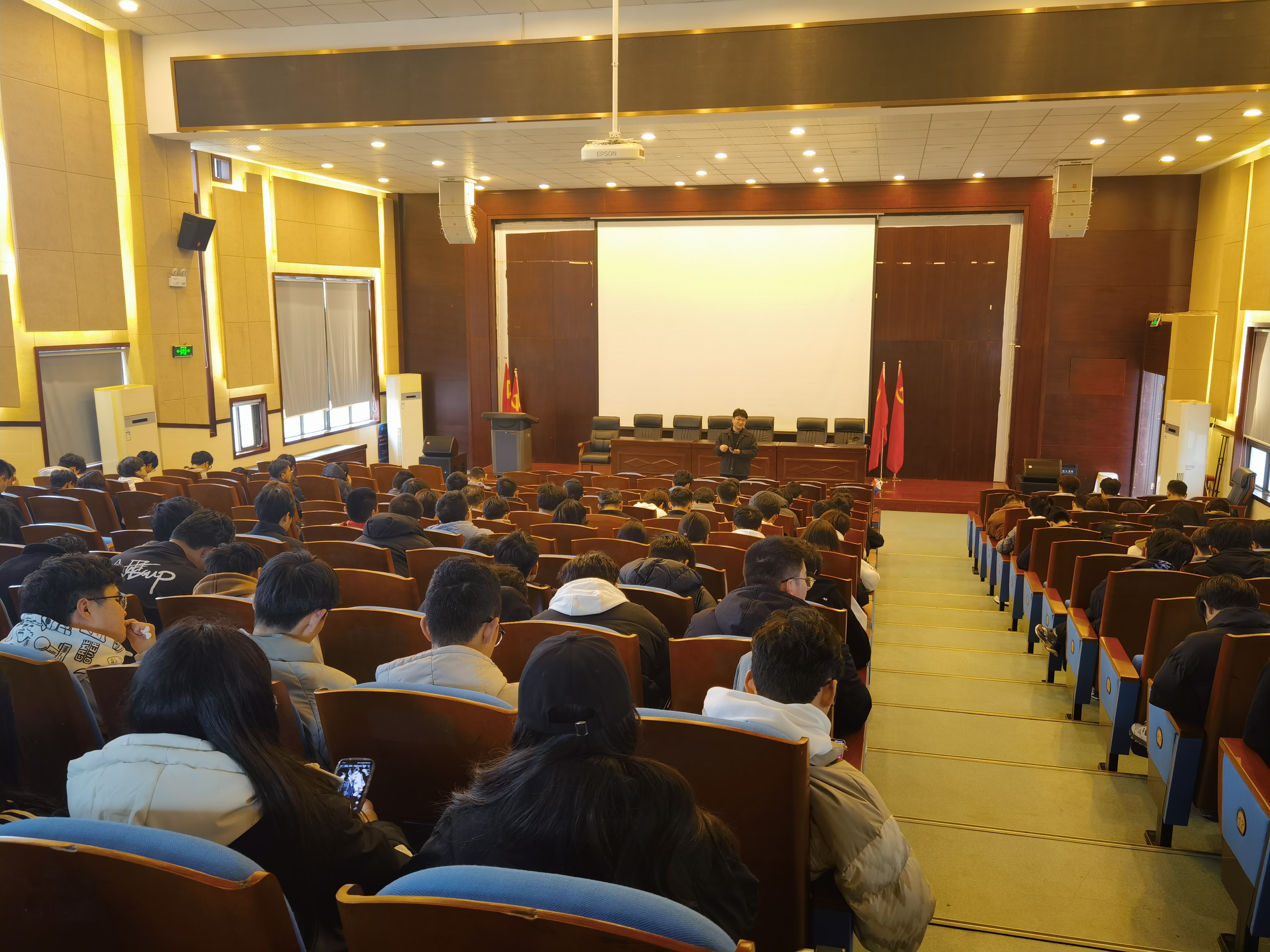 主题班会.jpg